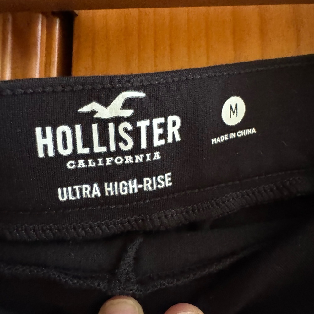 New-Hollister Black Ultra High-Rise Skirt never wear new - Picture 2 of 3